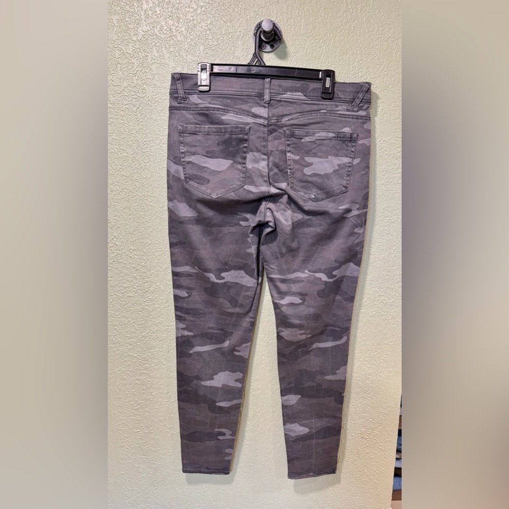 Democracy Camo Pants - Picture 4 of 4